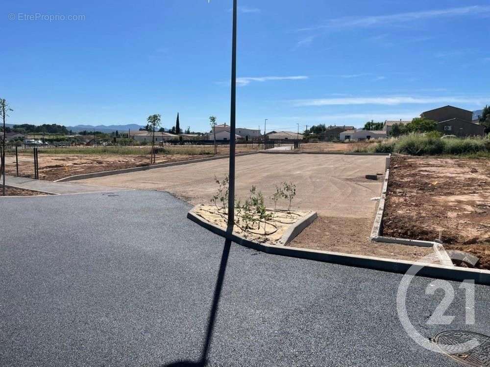 Terrain à POURRIERES