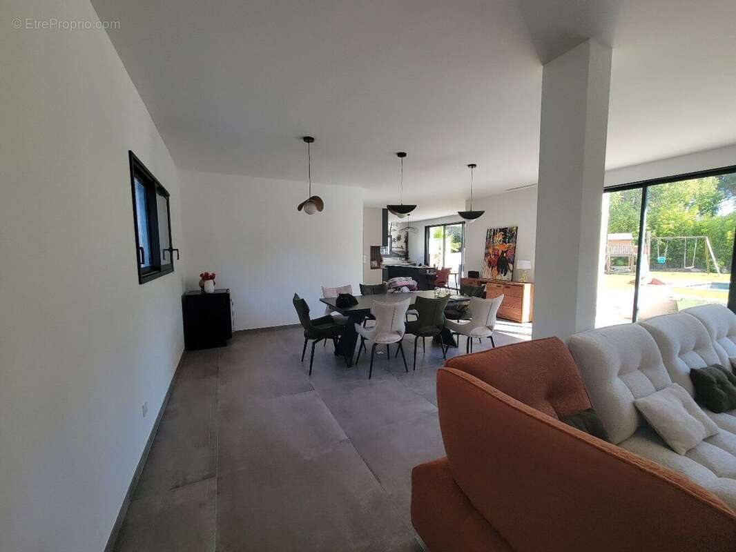 Maison 220 m² à Tourbes  - photo 8