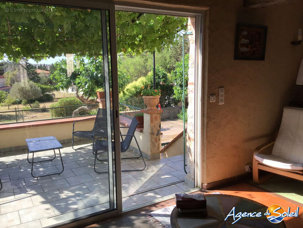 Maison à OPOUL-PERILLOS