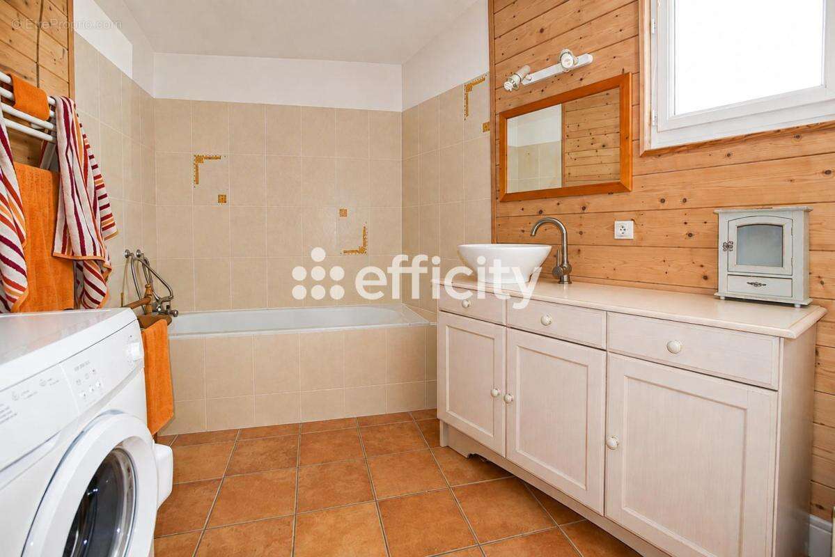 Maison 200 m² à Saint-Andre-De-Lidon  - photo 12