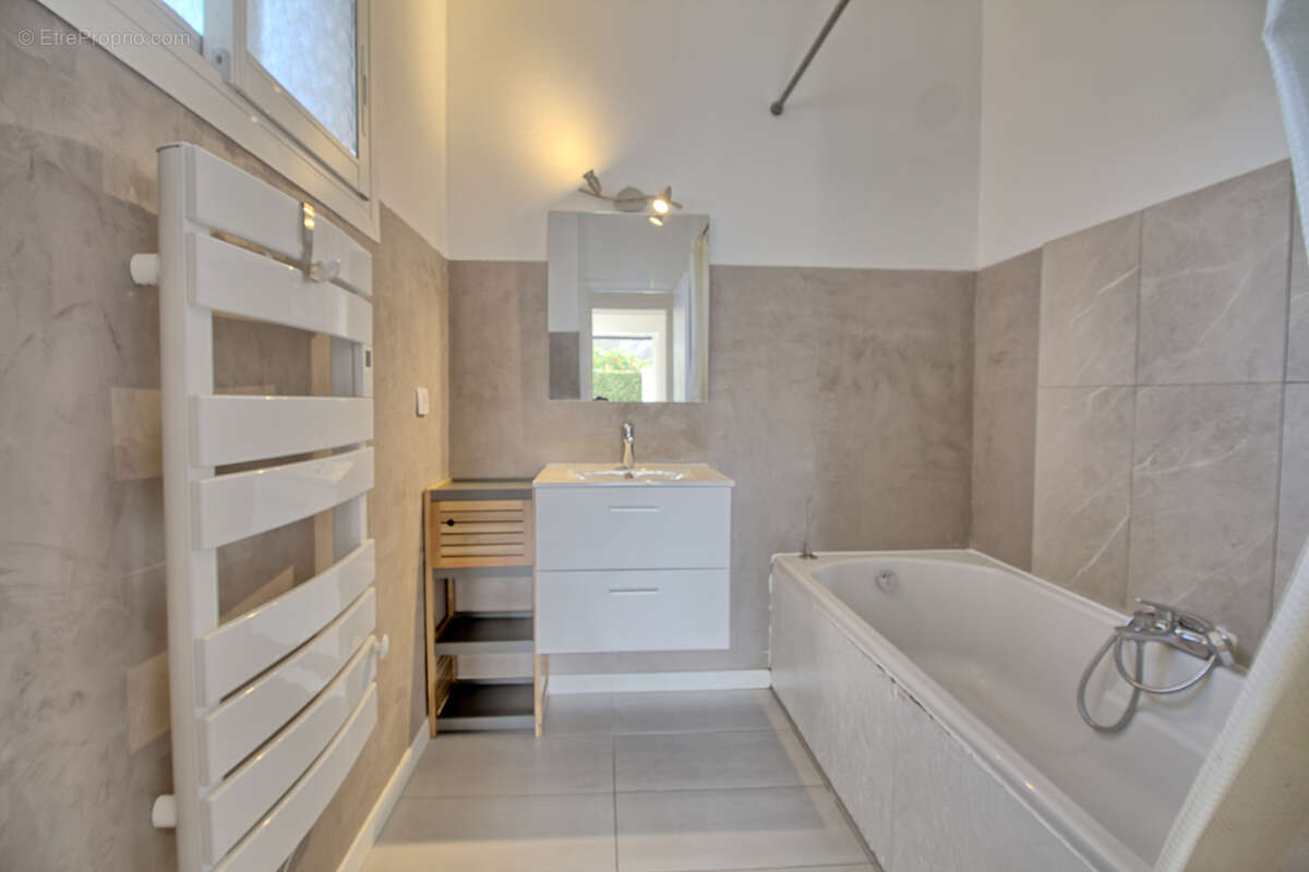 Appartement à VALLAURIS