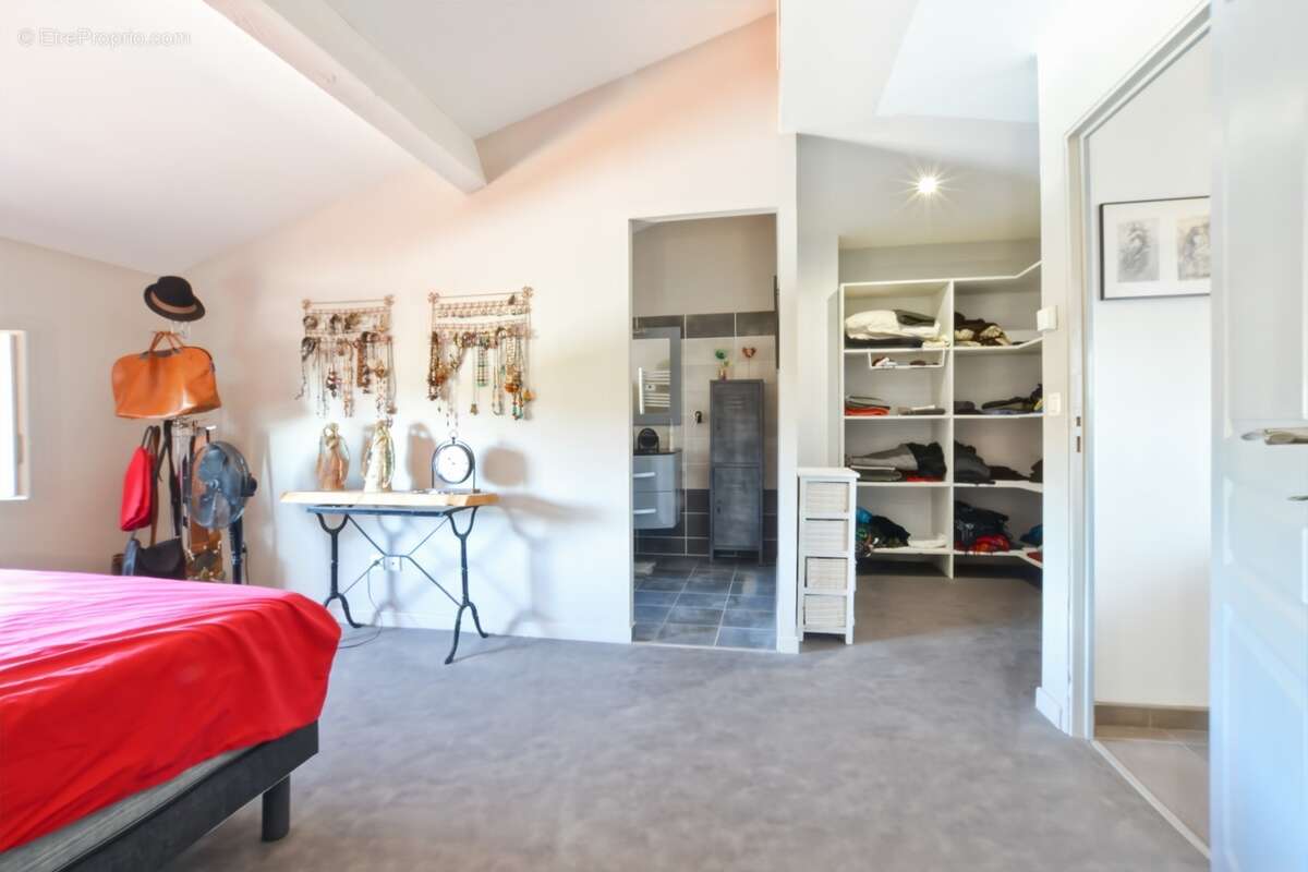 Montady – Maison familiale de 184 m² avec piscine et véranda - photo 8