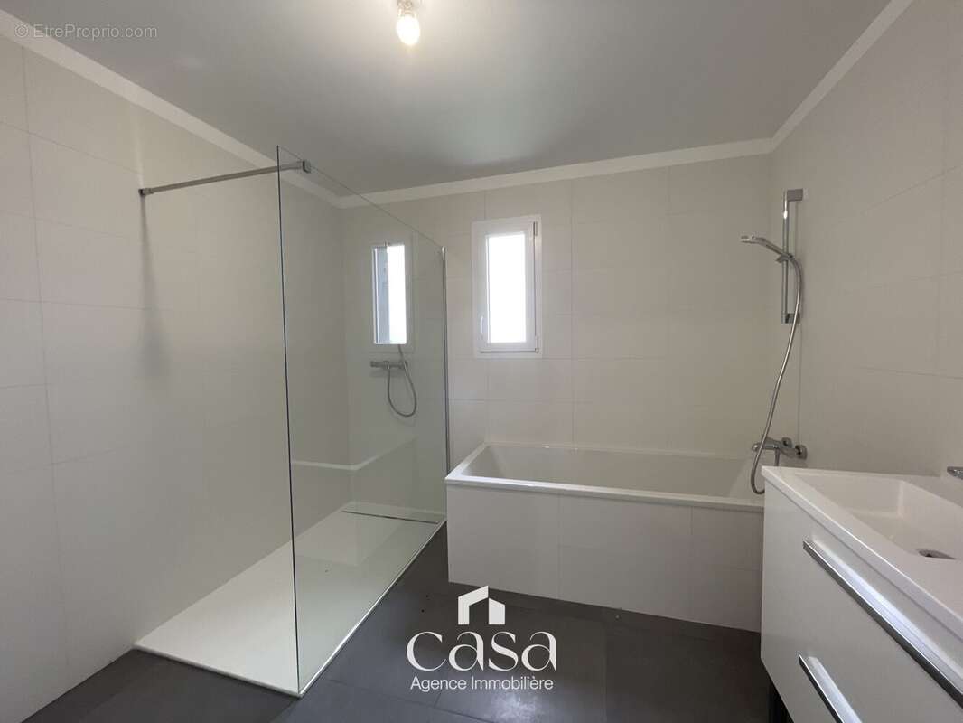 Maison à FONTAINE-ETOUPEFOUR