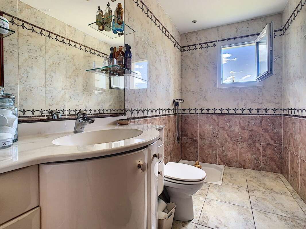 Maison 184 m² à Generac  - photo 6