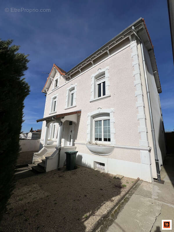 Maison à PUY-GUILLAUME