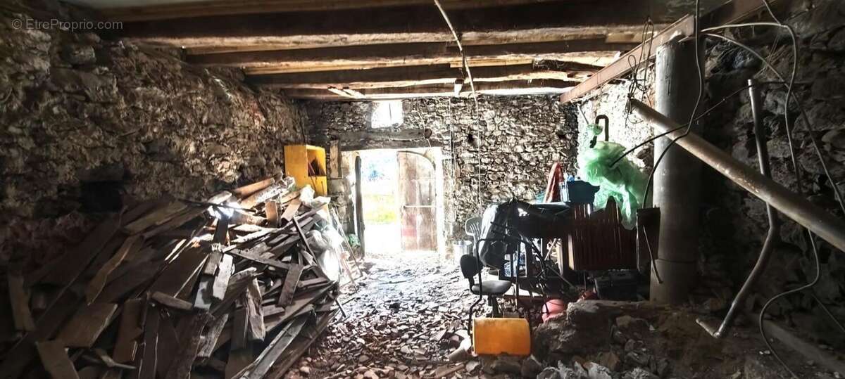 Maison à LIVINHAC-LE-HAUT