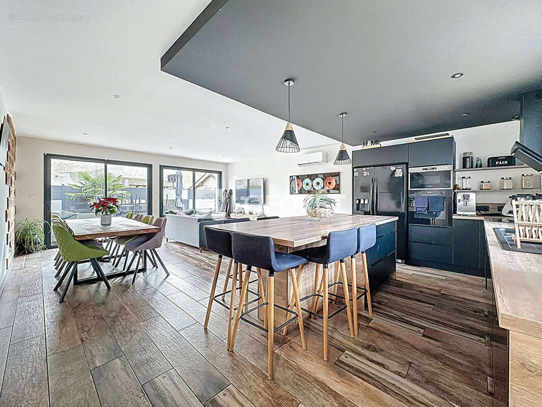 Maison à NEUVILLE-LES-DAMES