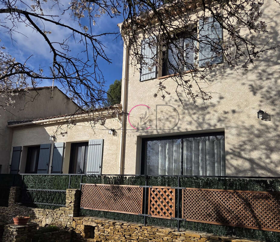 Maison à VENTABREN