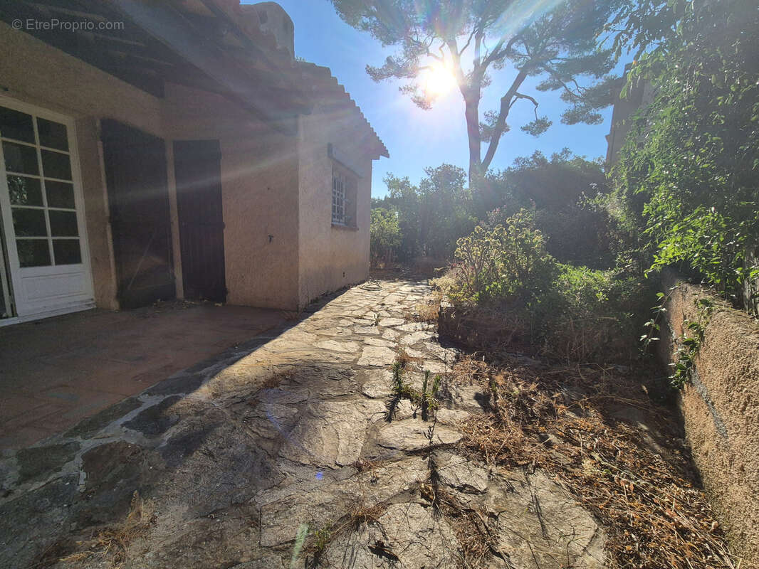 Maison 114 m² à Hyeres  - photo 4