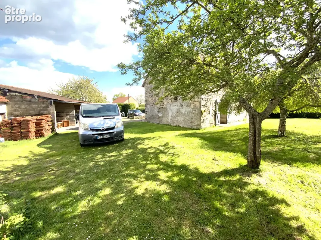AUXY - Maison de village de 139 m² hab. (3 chambres) avec double garage et dépendance. - photo 8