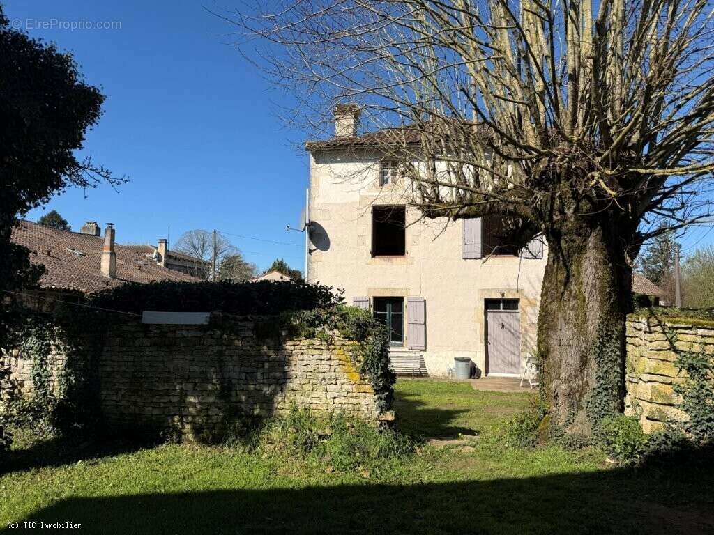 Maison de Campagne Avec 2 Chambres et Jardin Clos De Murs - photo 16