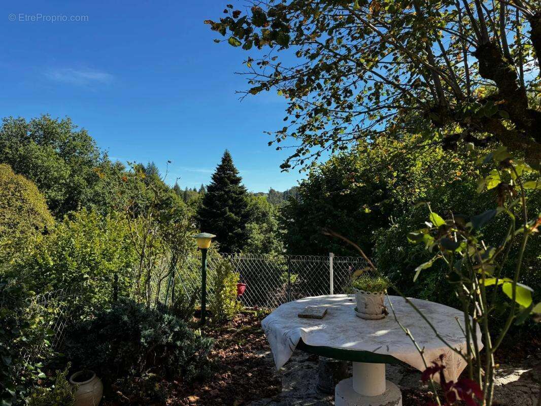 Maison à CORREZE