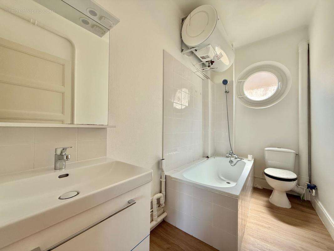 Appartement T3 avec cave et grenier, propre, stationnement aisé - photo 7