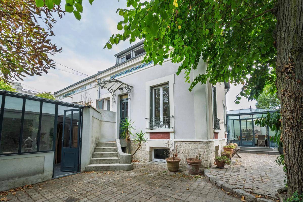 Maison à SAINT-MAUR-DES-FOSSES