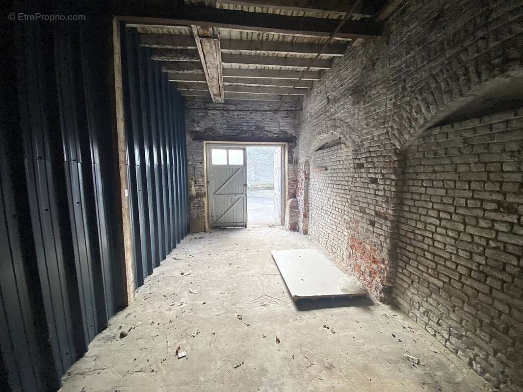 Parking à SAINT-AMAND-LES-EAUX