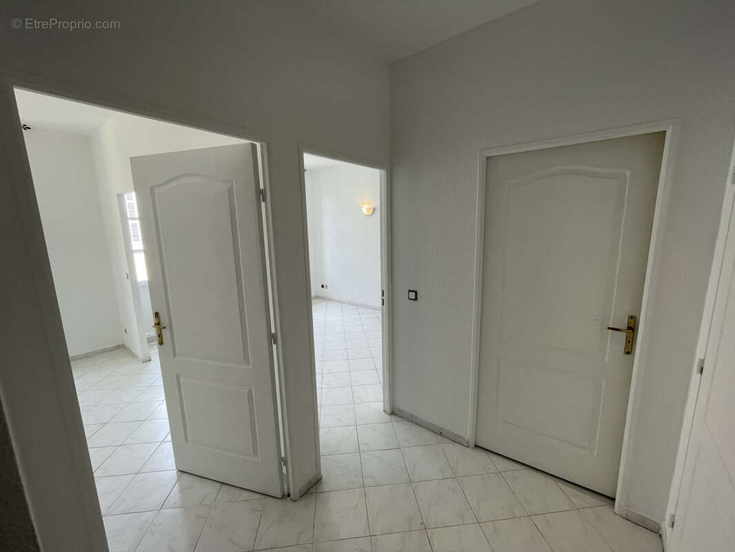 Appartement à MARSEILLE-1E