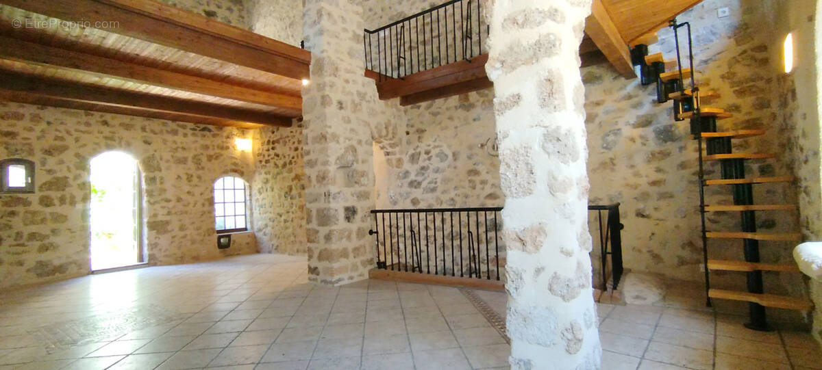 Maison à SAINT-GUILHEM-LE-DESERT