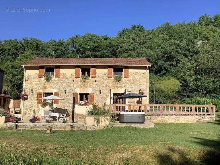 Maison à SALLES-COURBATIES