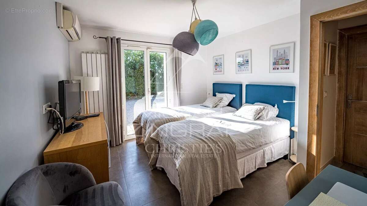 Propriété familiale avec jardin paysager et espaces de loisirs - photo 11