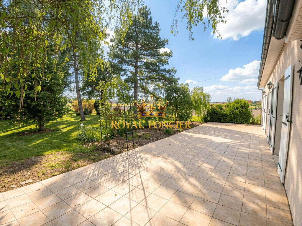 Maison 155 m² à Yzeures-Sur-Creuse  - photo 2