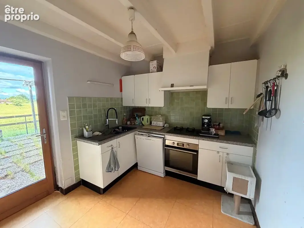 Nouveaute a 2 kms de sulignat...maison avec dependance sur 2800 m² terrain - photo 8