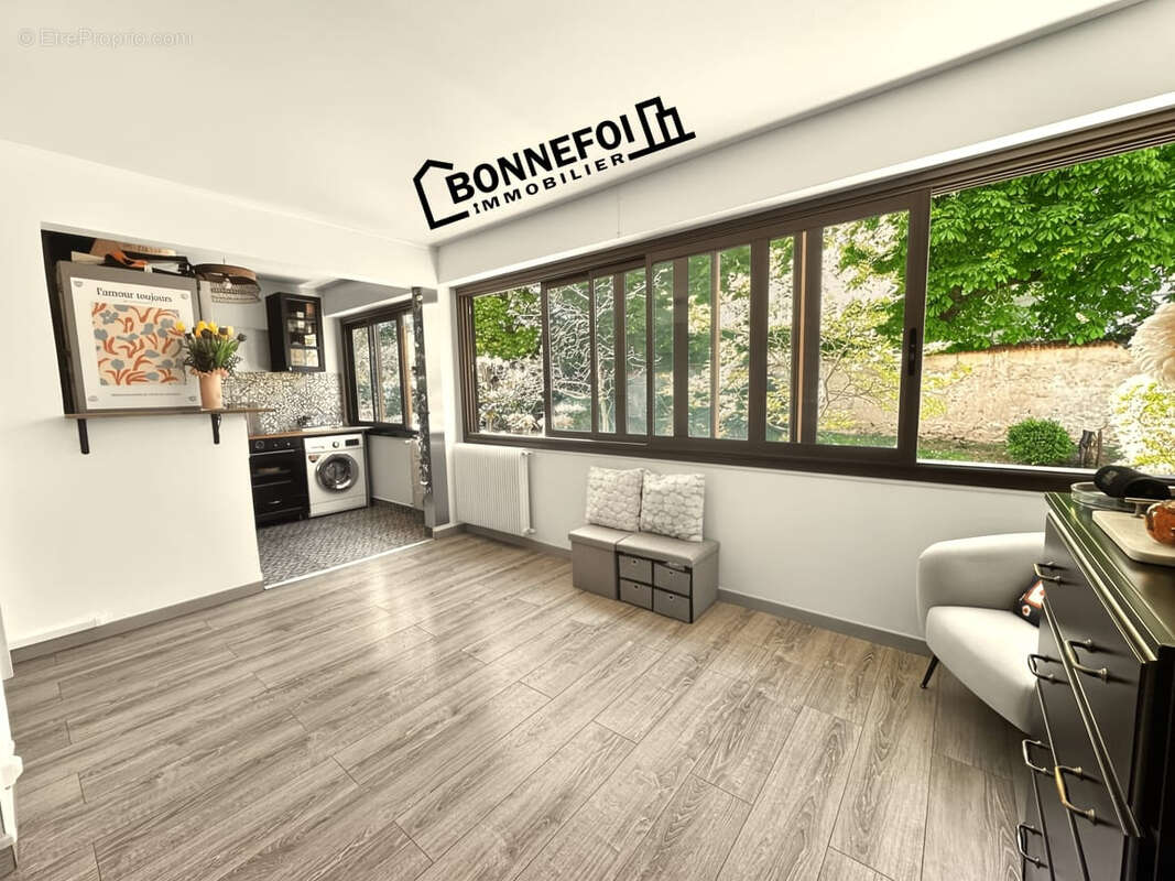 Appartement à SAINT-MAUR-DES-FOSSES