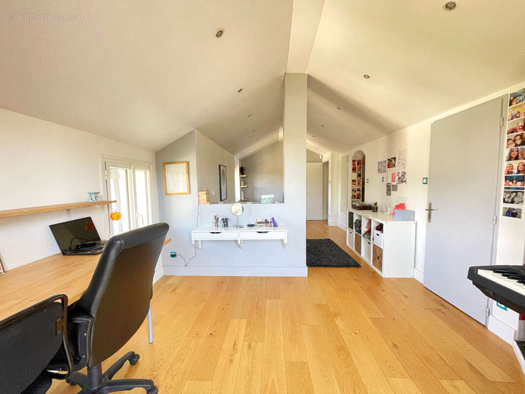 Maison à SAINT-GENIS-LAVAL