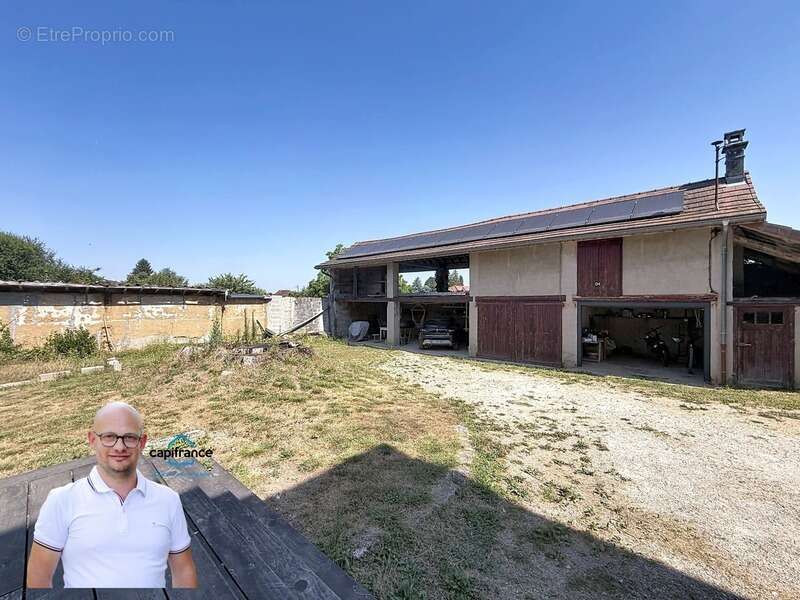 Maison à vendre 7 pièces à LE PONT DE BEAUVOISIN  (38) - 214m2 habitable sur plus de 1800m2 de terrain - photo 3