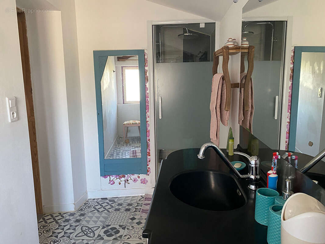 Maison à CAMIAC-ET-SAINT-DENIS