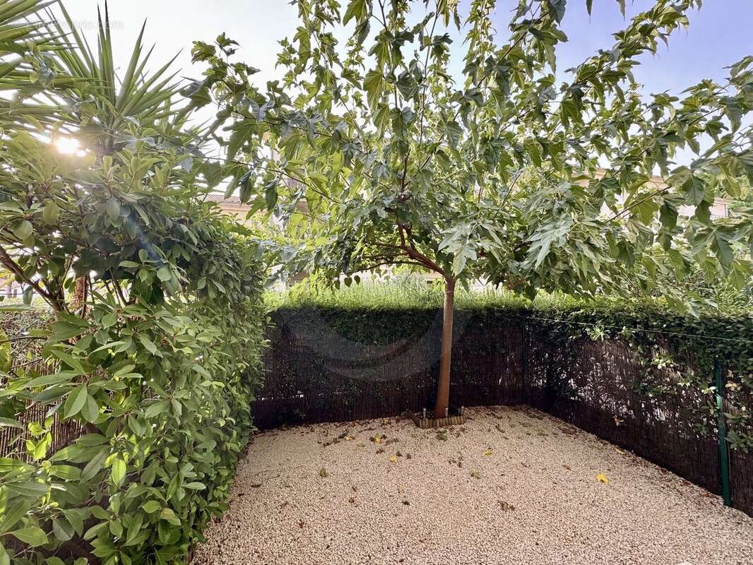 Appartement à POUSSAN