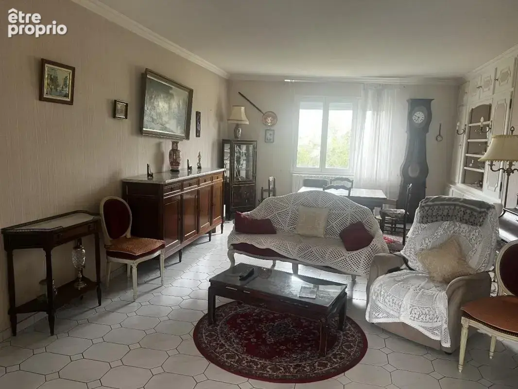Maison 10 pièces 205 m² à vendre à Saint-Savin (86310) - photo 5