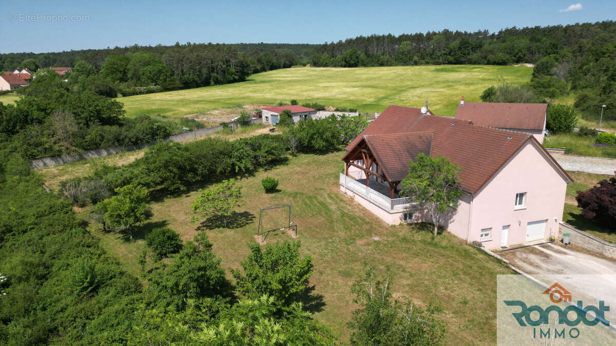 Maison 7 pieces / 3 chambres / environ 189 m2 / parcelle 3375 m2 - photo 12