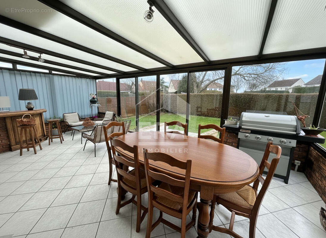 Maison à NEUVILLE-SUR-SARTHE