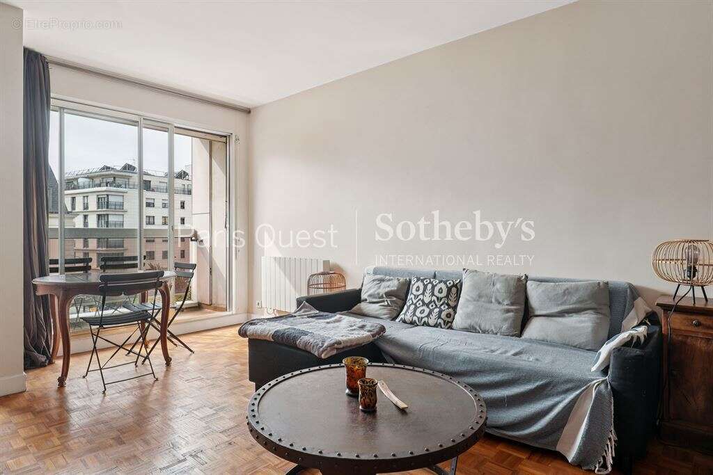 Appartement à NEUILLY-SUR-SEINE