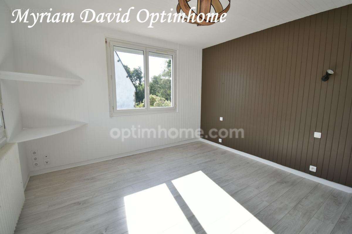Maison familiale 171 m² – DPE C – 5 chambres – Terrain paysagé de 2 400 m² – Rostrenen - photo 9