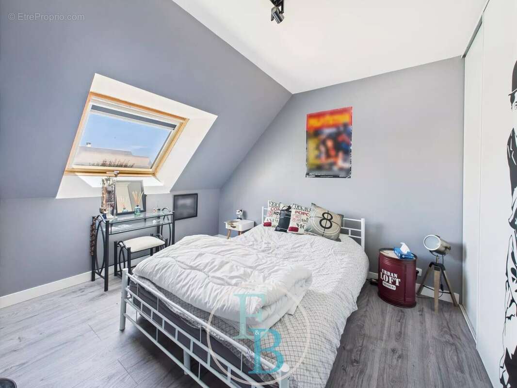 Maison - 235m2 - T8 - photo 13