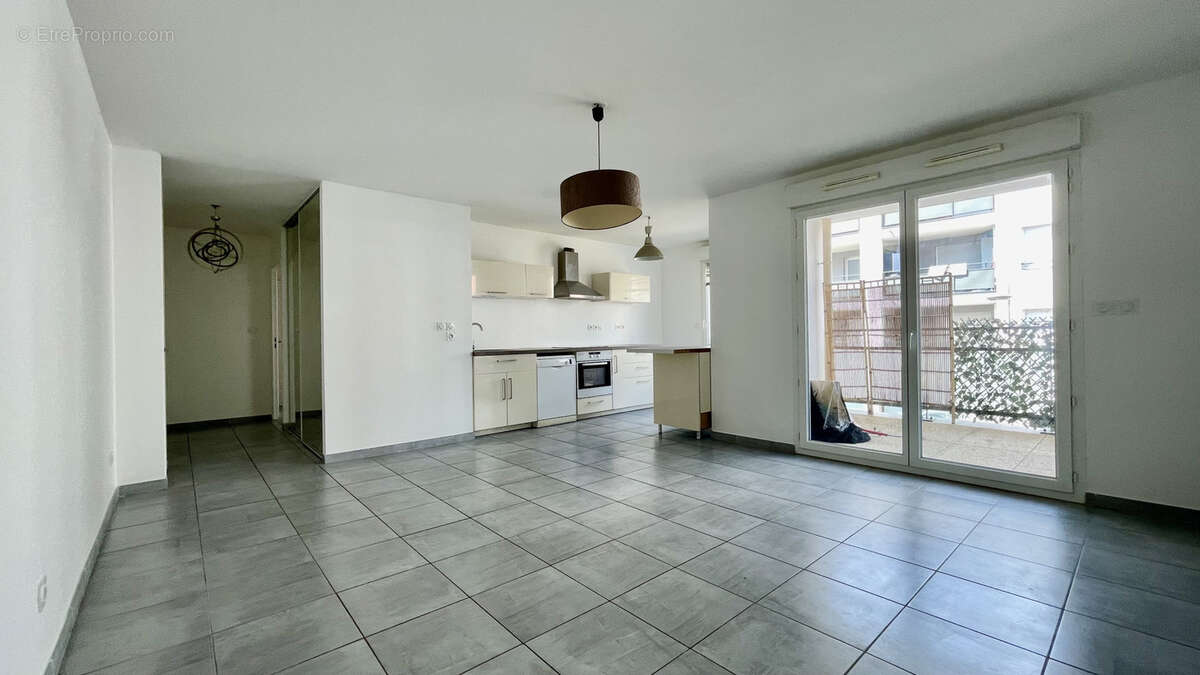 Appartement à MEYZIEU