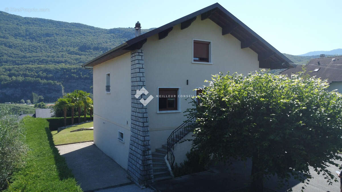 Maison 232 m² à Brison-Saint-Innocent  - photo 7