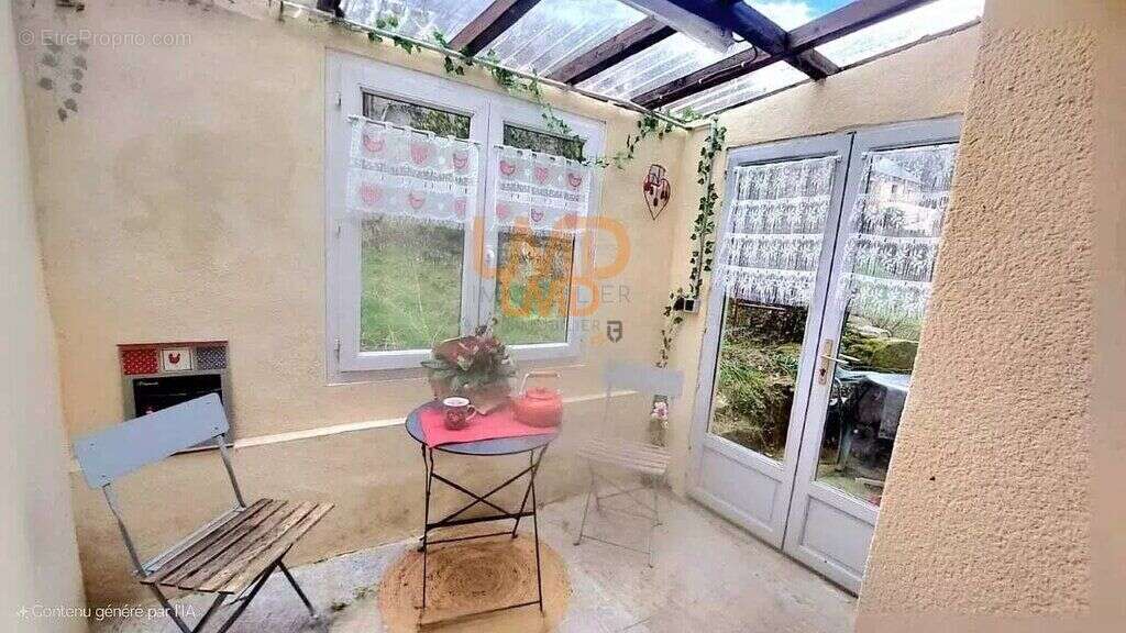 Maison à SALLES-CURAN