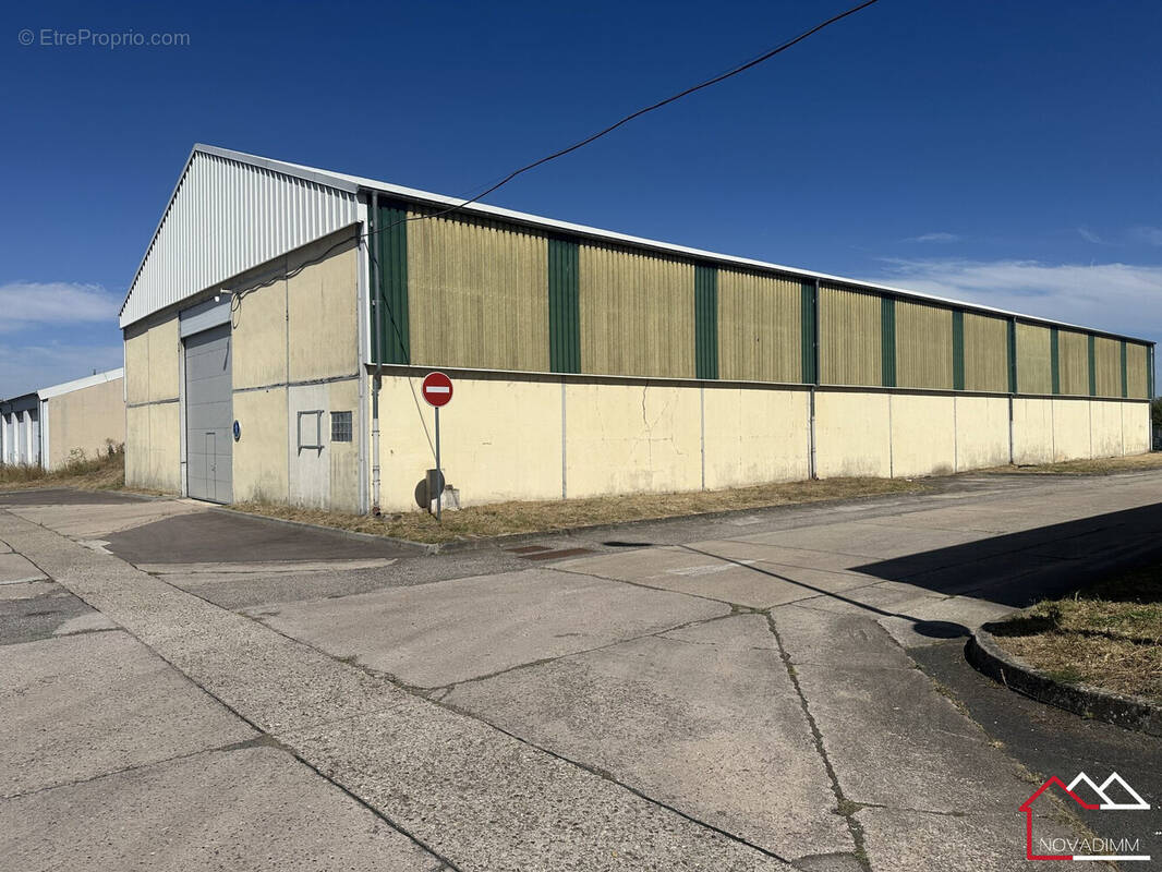Commerce 2000 m² à Morhange  - photo 1