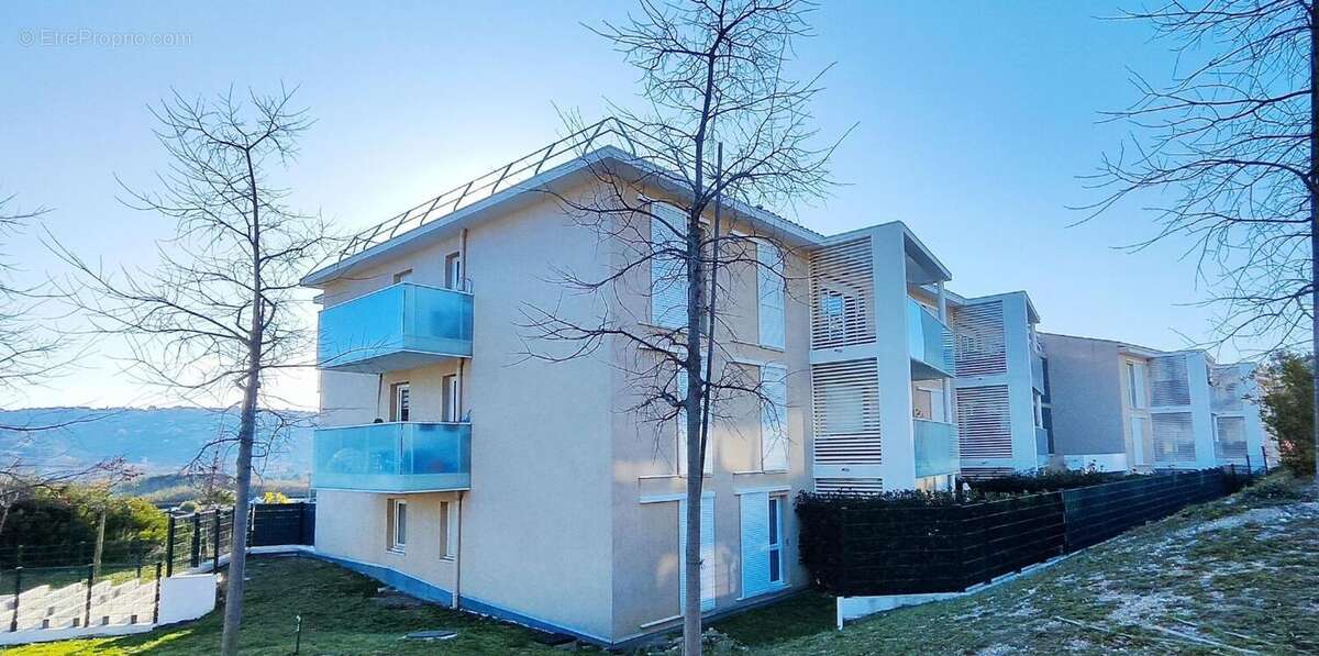 Appartement à SAINT-LAURENT-DU-VAR