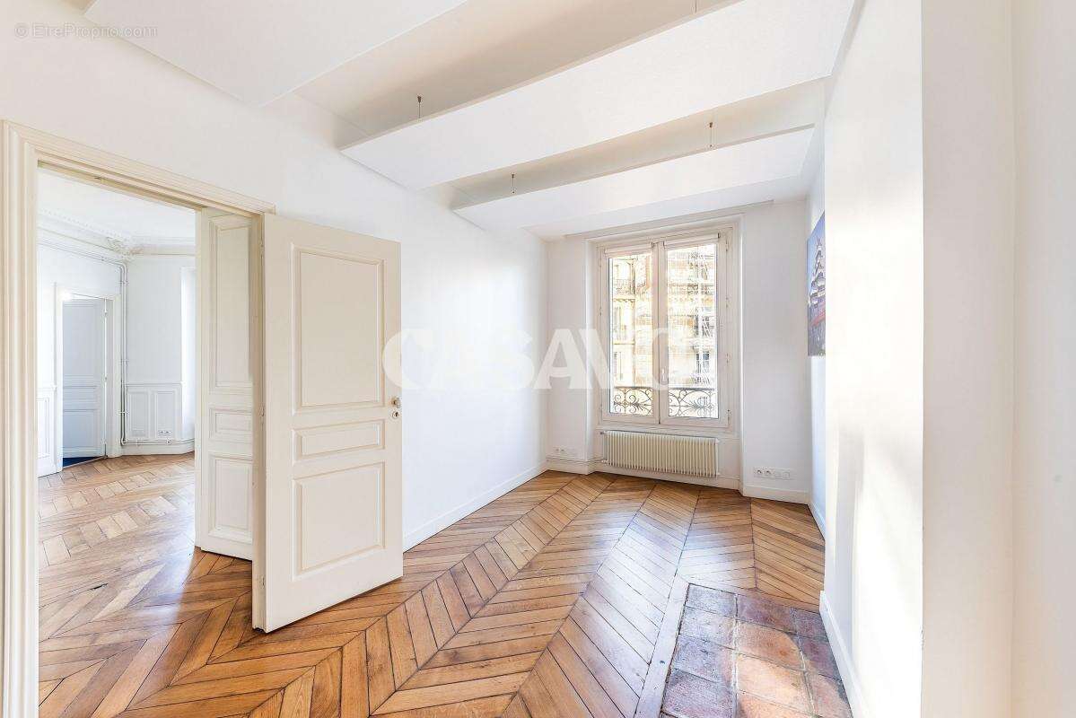 Appartement à PARIS-1E