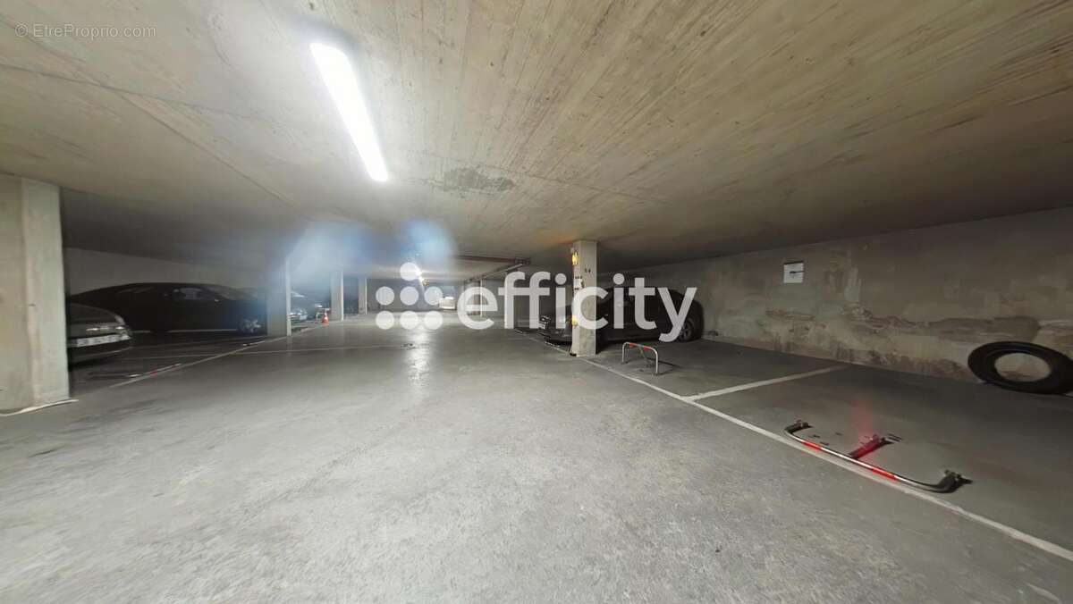 Parking à PARIS-20E