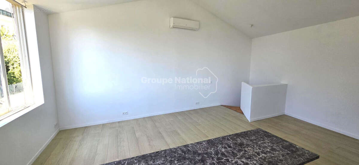 QUARTIER VERDURON HAUT! Maison atypique de 120 m² de type 5 sur parcelle de terrain de 200 m² avec vue mer! - photo 3