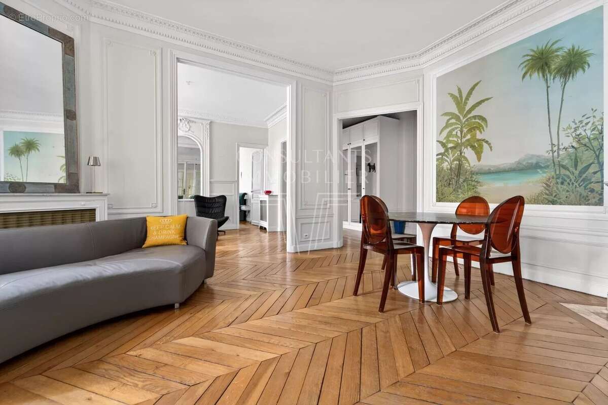 Appartement à PARIS-16E