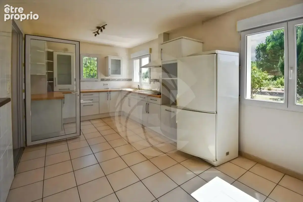 Maison T5 de 2003 avec sous-sol complet et grand terrain à Mirabel - photo 5