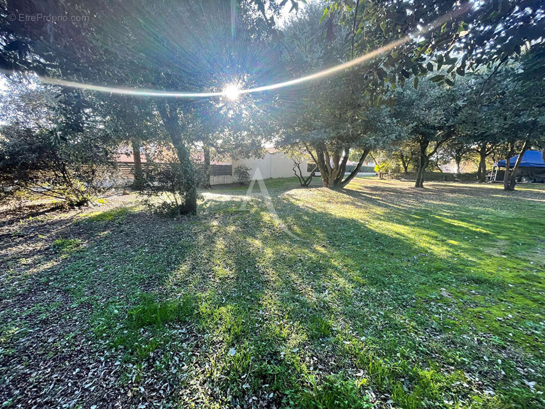 Terrain à JARD-SUR-MER