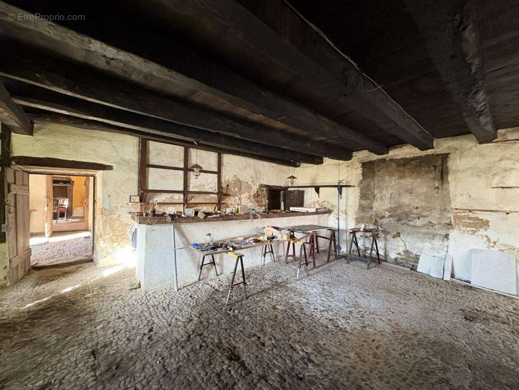 Maison à SALON-LA-TOUR