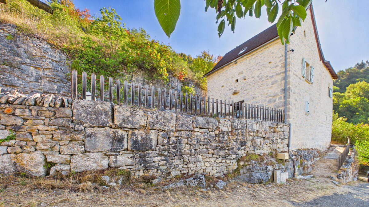 Maison perchée au bout d une impasse ! - photo 3