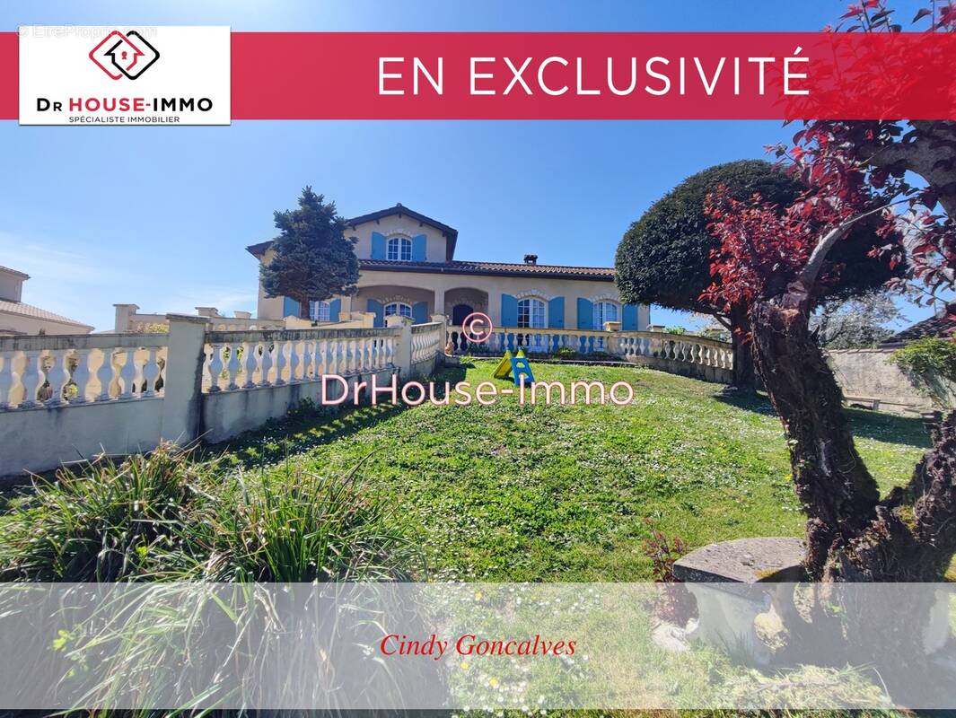 Maison à ROULLET-SAINT-ESTEPHE